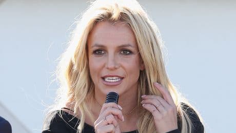 Britney Spears reportedly triggers police response after lighting a cigarette on flight