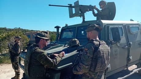 El Ejército de Tierra se despliega en Ceuta y Melilla con patrullas de vigilancia y disuasión