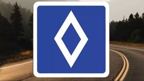 Kostet Autofahrer 135 Euro: Wie Sie beim blauen Rauten-Schild richtig reagieren