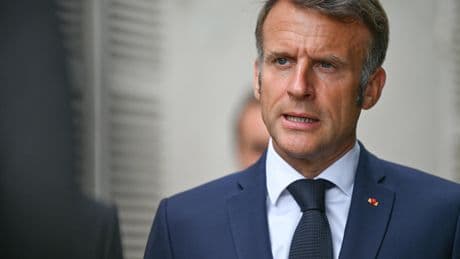 Guerre en Ukraine : Macron appelle à maintenir la pression sur Moscou après la rencontre entre Trump et Poutine