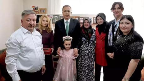 Yerlikaya, Konya'da şehit ailesini ziyaret etti
