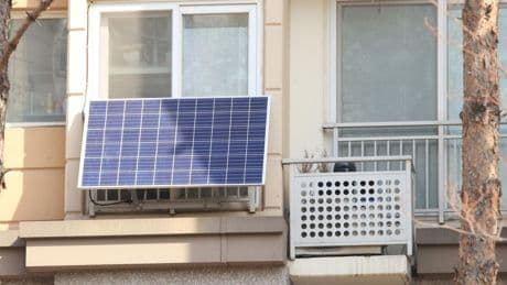 Energiewende: Strom erzeugen, Geld sparen: So funktionieren Balkonkraftwerke