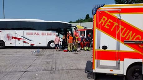Schüler kollabieren! - Dieser Reisebus wurde zur Hitze-Falle