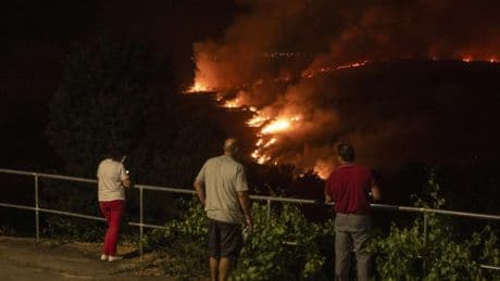 "Me quedo a defender mi casa del fuego, no desalojo": las multas a las que se exponen los 'insumisos' de los incendios