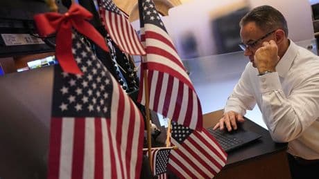 Stocks wobble after disappointing private-sector payroll report