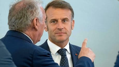 « Invisible », « alarmant » : la presse internationale enterre François Bayrou