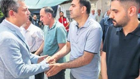 ‘Meydanlarda milletin iradesine sahip çıkıyoruz’