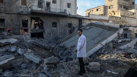 Israel asesta el enésimo golpe a la diezmada sanidad en Gaza