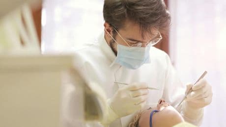 El 98% de lo que cuesta el dentista en España sale del bolsillo de las familias, tres veces más que en la UE