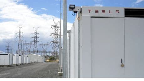 Après le Texas, le constructeur automobile Tesla veut désormais distribuer de l'électricité au Royaume-Uni