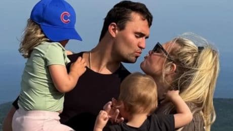 Quién era Charlie Kirk, el activista del MAGA asesinado de un disparo casado con una ex miss Arizona, amigo personal de Trump y con millones de seguidores en las redes sociales