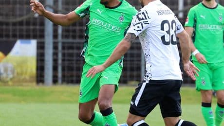 Borussia zu Gast in Neunkirchen: Virkus schaute auf einen gegnerischen Spieler ganz besonders