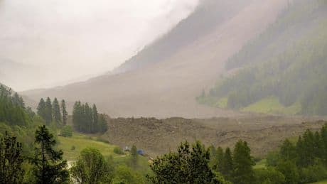 El colapso del glaciar Birch destruye parcialmente un pueblo en Suiza