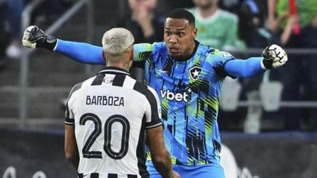 Botafogo mete presión al Atlético