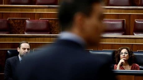 Ábalos somete a martirio al PSOE