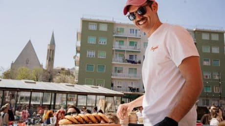 Metti il gelato con la focaccia: ecco Pangelà, la versione zeneize della brioche siciliana