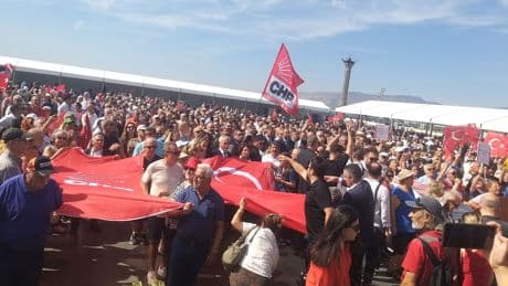 İzmir'de kayyım tepkisi: Sonları belli, sandıkla geldiler, sandıkla gidecekler