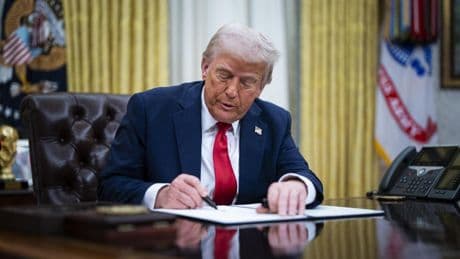 Trump impulsa la fabricación nacional de medicamentos ante posibles aranceles contra las farmacéuticas