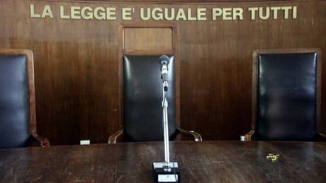 Salta il tetto, pioggia di soldi sui giudici