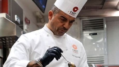"No comunisti o con problemi di orientamento sessuale". Bufera sullo chef stellato