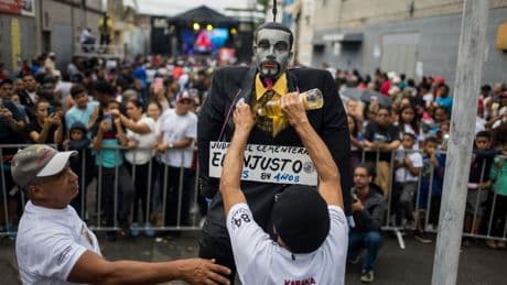Bukele ofrece liberar a los venezolanos deportados a El Salvador a cambio de que Maduro excarcele a “presos políticos”