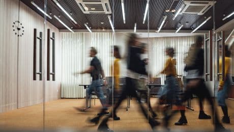 Le retour au bureau obligatoire à 100% : hypocrisies et ravages du manichéisme