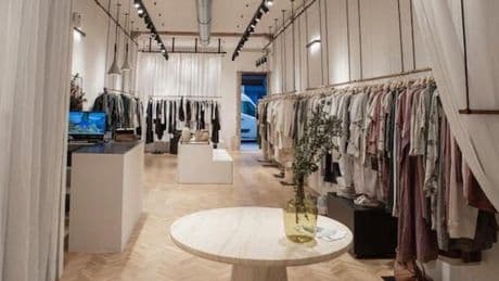 Llega a Bilbao la tienda italiana de ropa cuyas prendas no pasan de moda