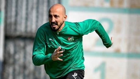 Milli futbolcu kariyerine 2. Lig'de devam edebilir
