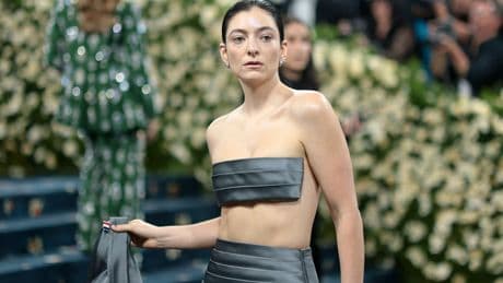 Lorde thrills fans by crashing Lorde themed-club night in Sydney