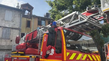 Incendie mortel à Embrun: les commerçants évacués à cause des risques d’effondrement