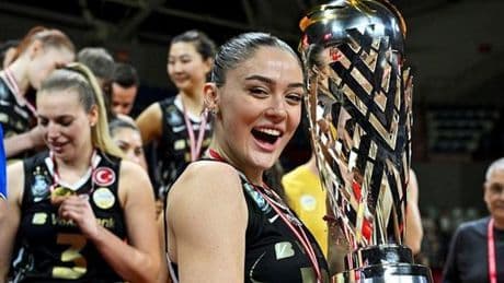 Vakıfbank'ta Zehra Güneş, şampiyonluğun ardından konuştu: 'Geri dönüşleri çok seviyoruz!'