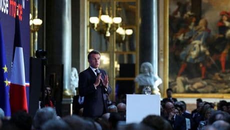 Au sommet Choose France, Emmanuel Macron se prononce pour la suppression de la directive européenne sur le devoir de vigilance