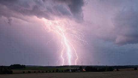 Nach der Hitze kommen die Unwetter - Hier ist der Blitz-Sommer gleich wieder vorbei!