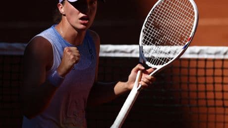 French Open Day 6: Swiatek and Sabalenka advance to last 16