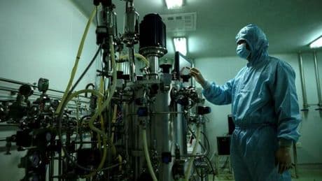 Cinese hacker arrestato a Malpensa: così faceva spionaggio sui vaccini anti-Covid in produzione negli Usa