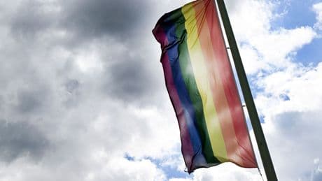 Mehr queerfeindliche Gewalt: Polizei startet Angebot gegen queerfeindliche Straftaten