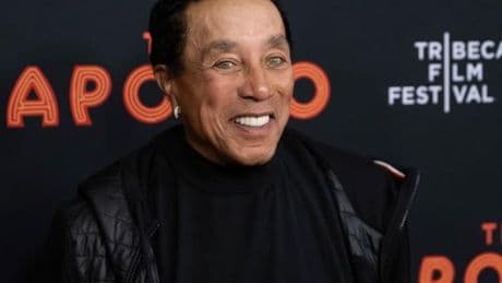 Smokey Robinson, chanteur soul américain, visé par une enquête pour viols et agressions sexuelles