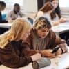 Terwijl wij smartphones bannen, gebruikt onderwijstopper Estland zelfs AI op school: “Ze halen de beste scores van Europa”