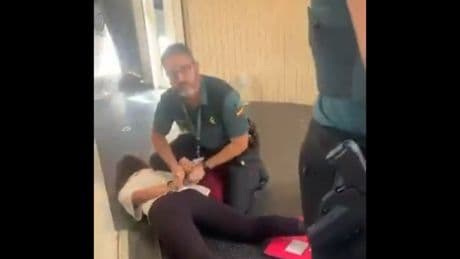 Expulsan a 50 niños judíos franceses de un avión en Valencia por su «comportamiento conflictivo» antes del despegue