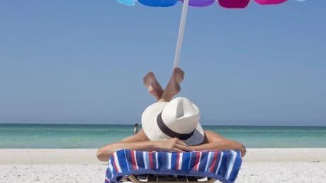 Esta web calcula el tiempo que puedes estar al sol sin quemarte según tu piel y la crema solar que usas