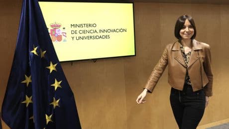Sánchez pretende ahora que las universidades 'online' de CCAA con lengua cooficial queden libres de las nuevas limitaciones