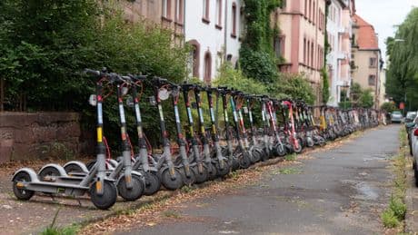 Aus fürs Scooter-Chaos? Bund plant harte Regeln fürs Parken von E-Scootern