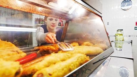 Woman buys fish and chips in popular UK city and Brits are floored by price
