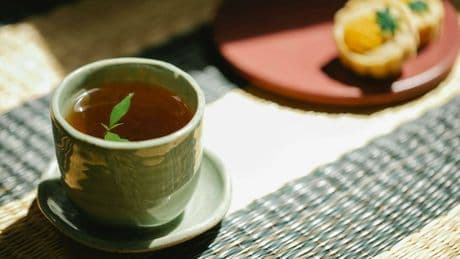 La infusión ideal para despertar con el vientre deshinchado y sentir más ligereza desde primera hora