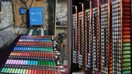 Strom für 8 Jahre: Franzose betreibt Haus mit 1.000 alten Laptop-Batterien