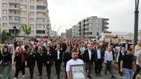 DEM Parti Batman İl Başkanı Tekik'i son yolculuğuna binler uğurladı