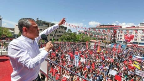 Van’da yurttaşlara seslenen Özel, ‘Sandığın işlevsiz kılınmaya’ çalışıldığına dikkat çekti: Terörsüz Türkiye’ye evet