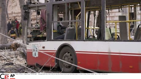 Al menos nueve muertos y cuatro heridos en un ataque ruso a un autobús en la región de Sumy
