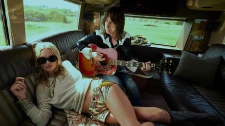 Kate Moss lanza su segunda colección para Zara junto a Bobby Gillespie