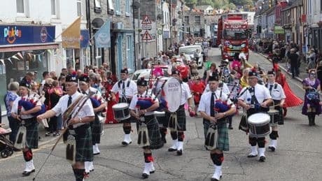 Crowds line the streets of Dalbeattie for annual Civic Daze parade celebrations